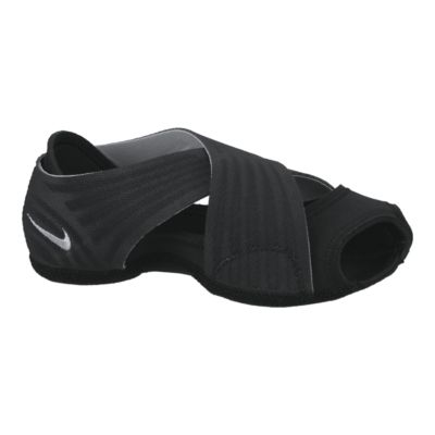 Nike Women's Studio Wrap 3 Shoes Black/White Sport Chek