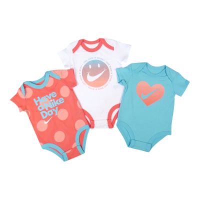 nike 3 piece newborn set