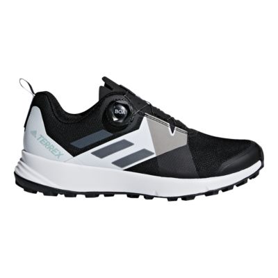sport chek hiking shoes
