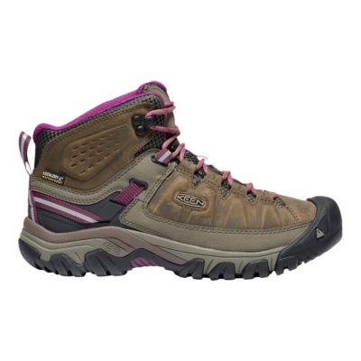 sport chek hiking shoes