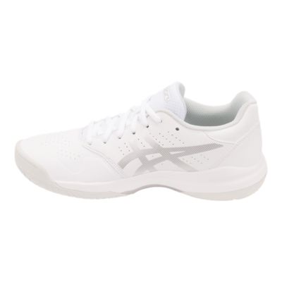 white and silver tennis shoes