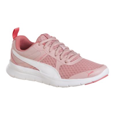 girls white sports shoes