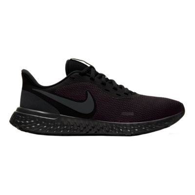 all black nike training shoes