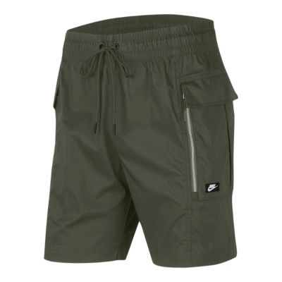 nike lightweight utility cargo shorts in black