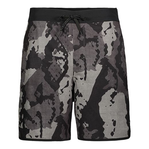 Under Armour Men's Camo 18 Inch Volley Shorts