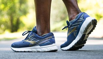 brooks shoes online canada