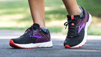 brooks running shoes online canada